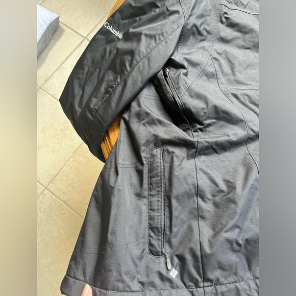 🌲COLUMBIA🌲- Black Omni-Heat Rain Shell Womens Large Used - Picture 13 of 13